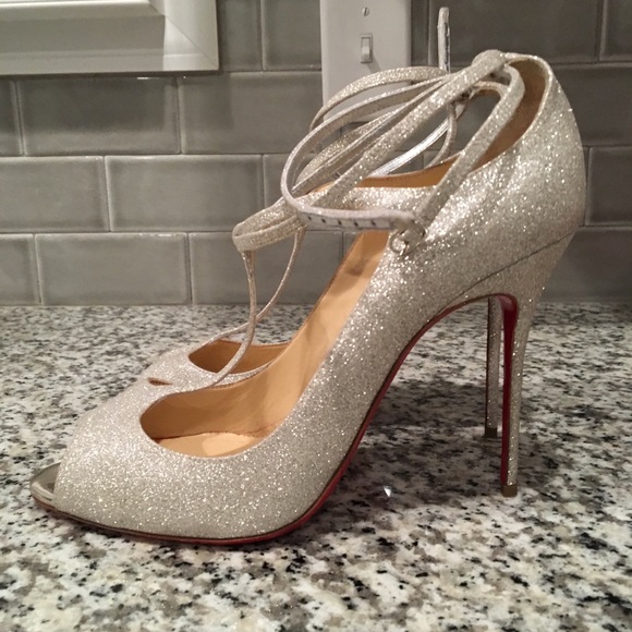 Christian Louboutin - Picture 6 of 8